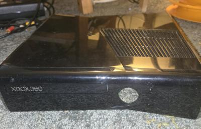 Xbox 360 S in amazing condition