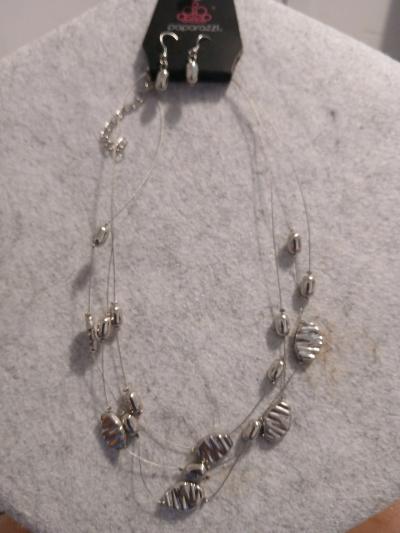 Beautiful Necklace set - Thumbnail 4