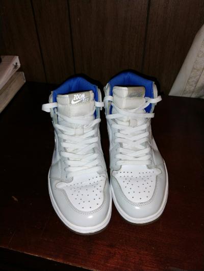 Grey and white and blue Air Jordans Zooms - Thumbnail 3