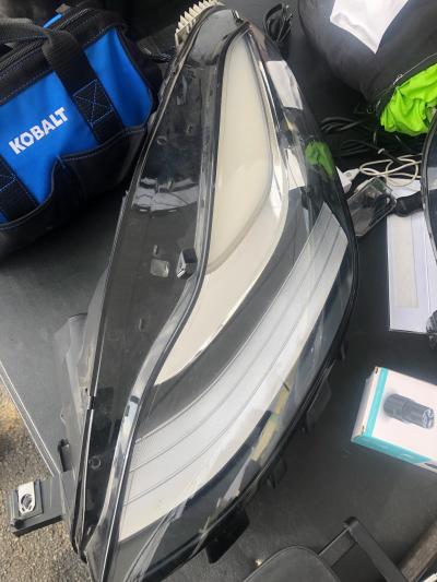 Tesla Y Tesla S headlights like new condition - Thumbnail 5