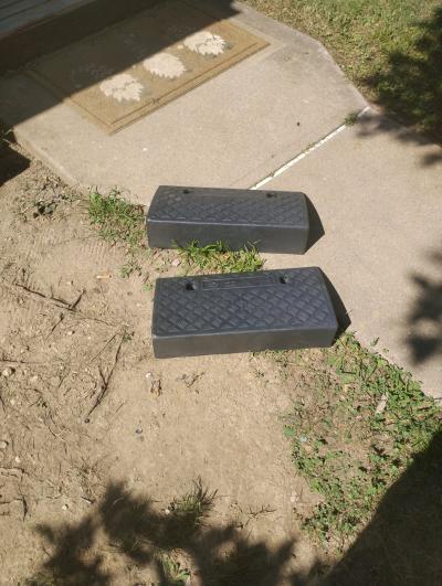 curbside ramps 5 inches tall strong cross braced plastic - Thumbnail 2