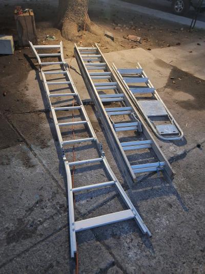 Bauer 20 Aluminum Extension Ladder  Type IA 300 lbs  Heavy D - Thumbnail 7