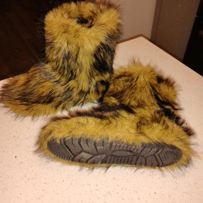 womens shoes that are in great shape need a home - Thumbnail 4