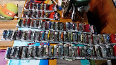 Hot Wheels garage complete set unopened cards in perfect con - Thumbnail 4