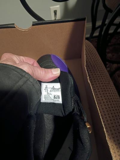 Jordans size 10 excellent condition - Thumbnail 3