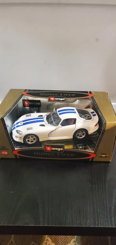 scale Bburago Gold Collection 1997 Dodge Viper GTS Coupe