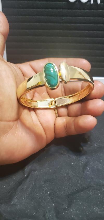 Jessica Simpson Womens Cuff Bracelet with Green Stone