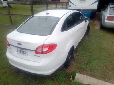 2013 Ford fiesta 90000 miles good shape - Thumbnail 2