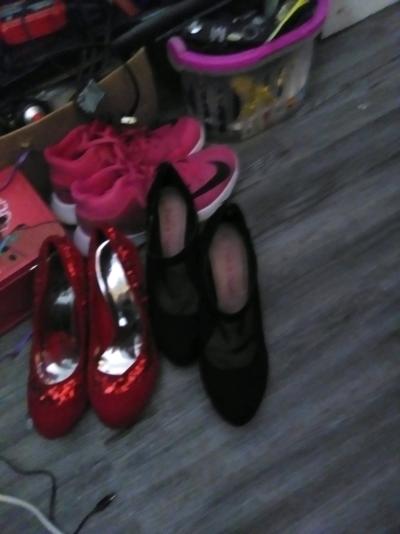 Im selling some women high heels and they are in great shape