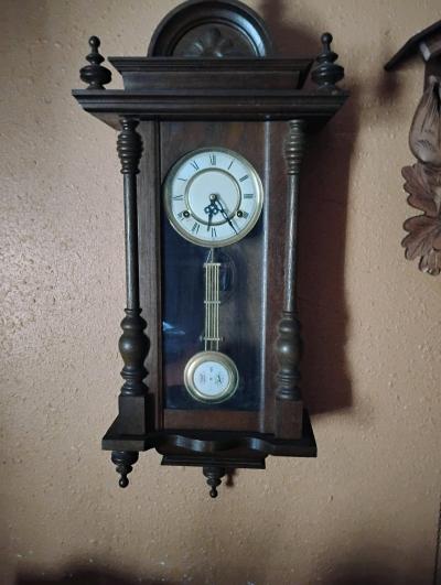 wall hanging clock