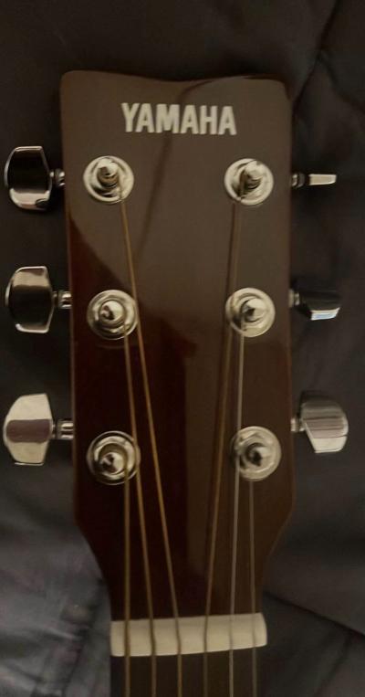 Yamaha Acoustic Guitar - Thumbnail 4