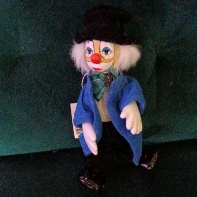 Vintage porcelain clown doll with white painted features - Thumbnail 7