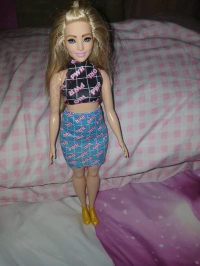 Barbie fashion doll blonde hair blue eyes pink blue eyes