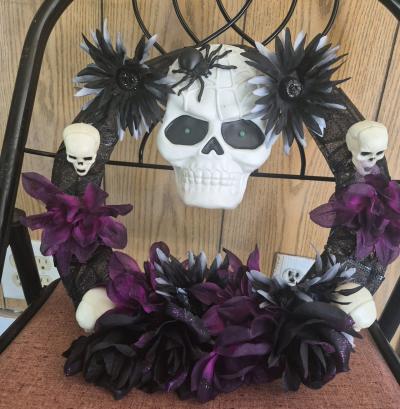 Hand made Halloween Decor Center pieces wreaths and more - Thumbnail 3