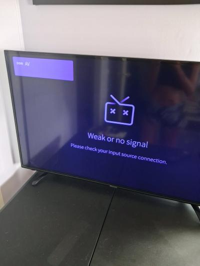 42 inch hisense smart tv with remote - Thumbnail 4