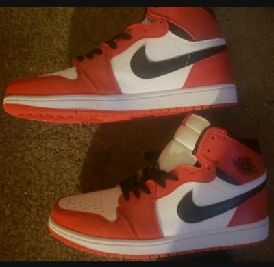 Jordan 1s Chicago bulls red and white