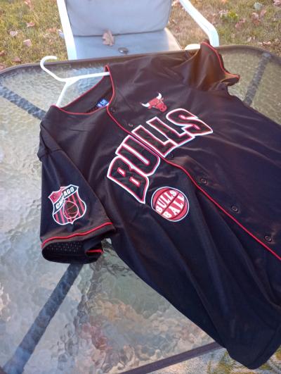 Bulls NBA Jersey shirt barley worn great shape