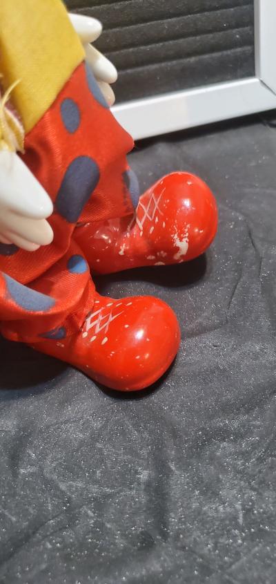 Vintage porcelainfaced clown - Thumbnail 4