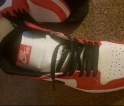 Jordan 1s Chicago bulls red and white - Thumbnail 2