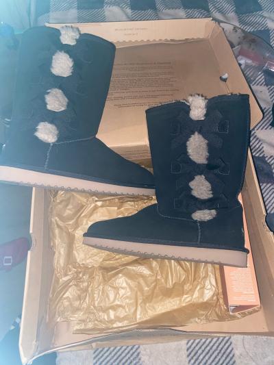 women black furry uggs