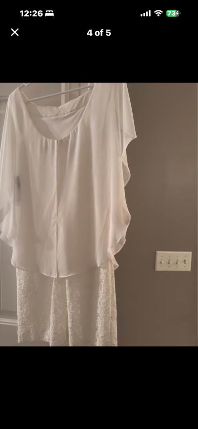 boutique lace dress with lining and faux pearls - Thumbnail 3