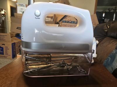 Selling a Lilpartner 5speed electric hand mixer Model CX6661