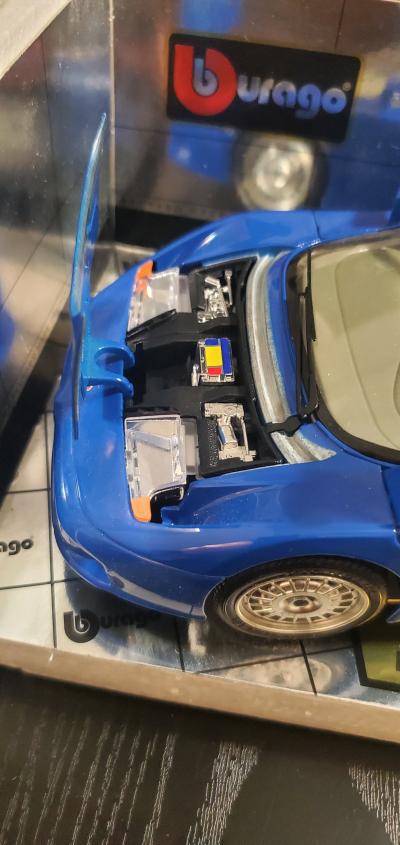 scale Bburago Bugatti EB 110 - Thumbnail 3