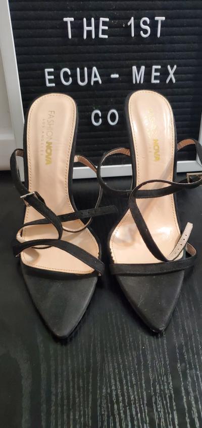 Fashion Nova Black Strappy Heels Size 7 no box