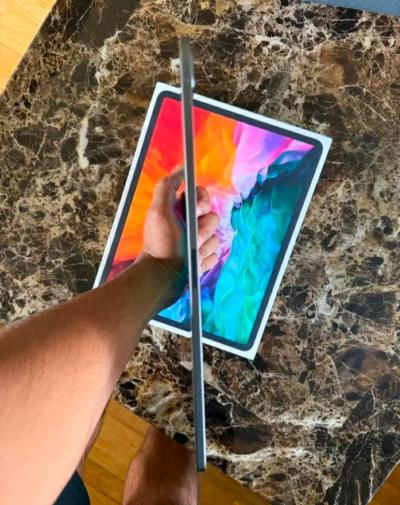 Apple iPad - Thumbnail 2
