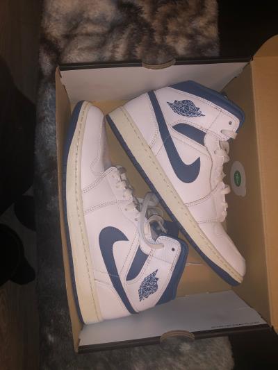 Air Jordan 1 mid se - Thumbnail 3