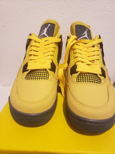 Jordan 4 Retro Lightning size 10 never use
