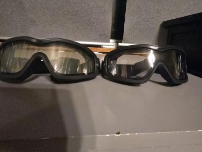 Selling a big lot of 11 safety glasses and protective goggle - Thumbnail 3