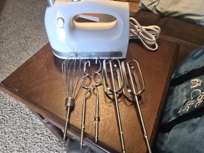 Selling a Lilpartner 5speed electric hand mixer Model CX6661 - Thumbnail 2