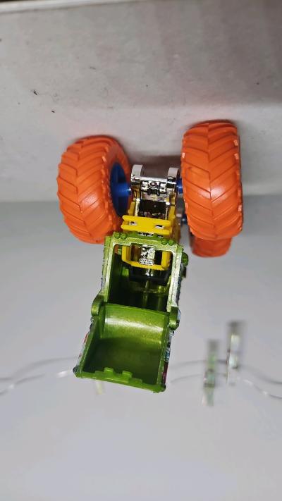 Hot Wheels Monster Trucks Will Trash It All garbage truck - Thumbnail 9