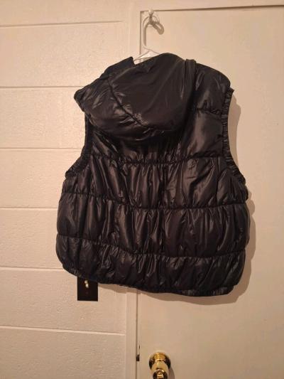 New Black quilted puffer vest with hood size 3X 22 - Thumbnail 2