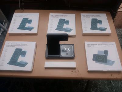 3 IN 1 WIRELESS FOLDABLE CHARGER STATION