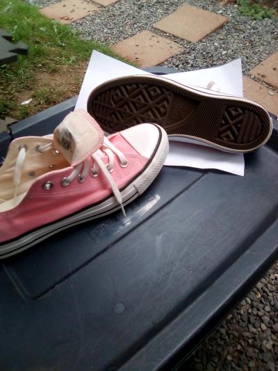 mens pink converse