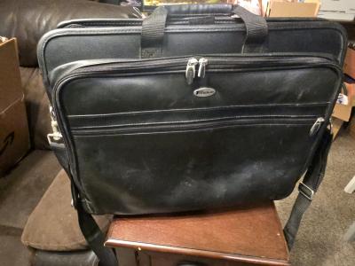 Targus Black Laptop Briefcase  Messenger Bag