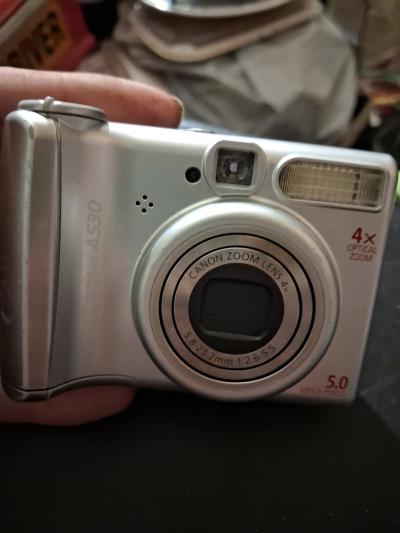 Canon digital camera 35 mm powers hot a530