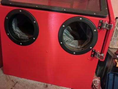 Blasting cabinet w gun hose sand and interior light