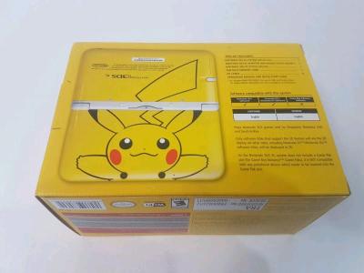 Nintendo 3DS XL  Yellow Pikachu Edition - Thumbnail 5