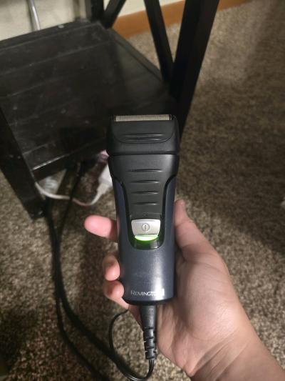 Remington PF7300 Electric Foil Shaver for Men - Thumbnail 2