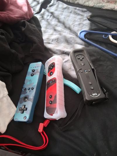 wii system and games - Thumbnail 3