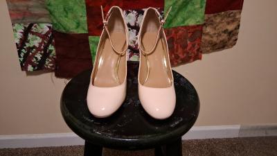 Banana Republic Cream Block heels size 6m