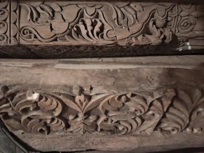 antique Chinese courtyard gate or temple door - Thumbnail 6