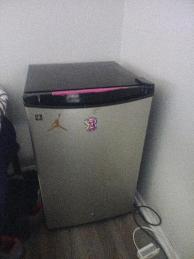 mini refrigerator - Thumbnail 3