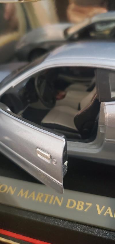 scale Aston Martin DB7 Vantage diecast model car made by Mai - Thumbnail 4