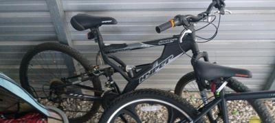 26 inch gray in black hyper mountain bike - Thumbnail 2