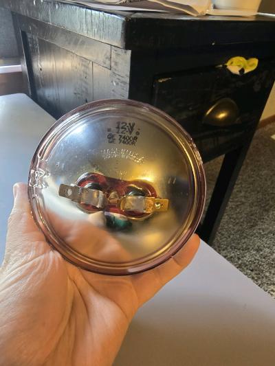 New GE 7400R Red Sealed Beam Light Bulb 12V PAR36 - Thumbnail 2