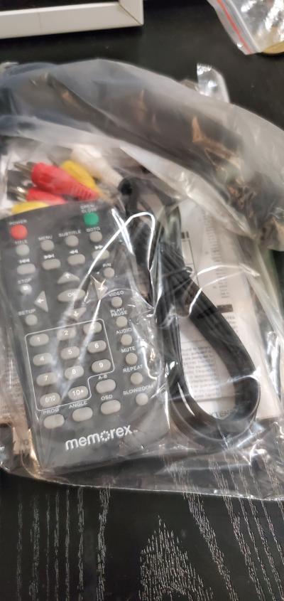 Memorex Progressive Scan DVD Player damage box - Thumbnail 3